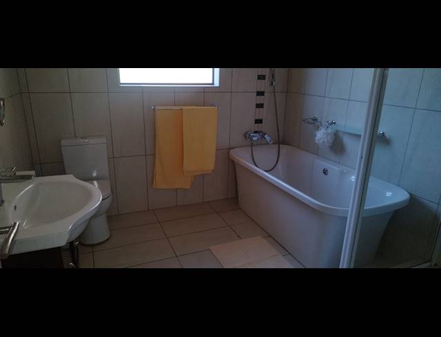 8 BEDROOM HOUSE FOR SALE IN THREE RIVERS EAST
